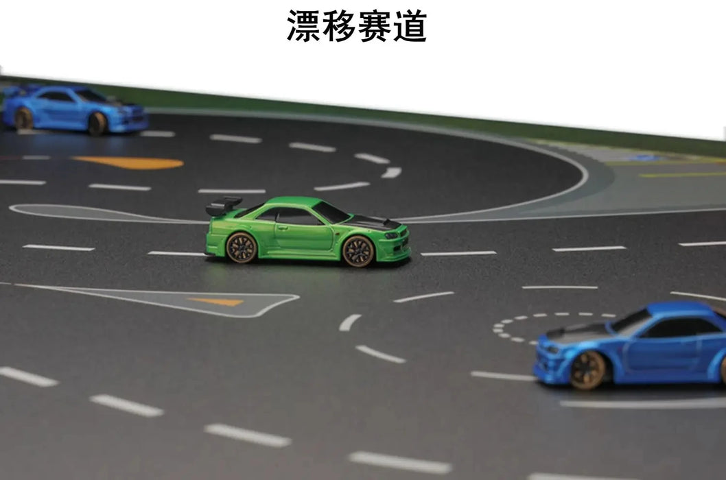 Blue and green remote control cars from Lacatang Shop's TURBO RACING 1:76 Scale Track Kit zoom along a customizable track with dashed lines and arrows, featuring drift jumps and cement blocks. "漂移赛道" is displayed at the top.